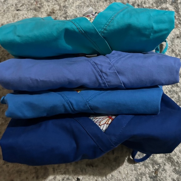 4 Koi Small Scrub Tops - Picture 1 of 6